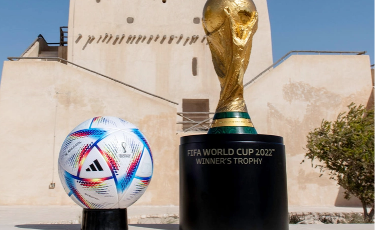 كرة وكأس العالم في قطر