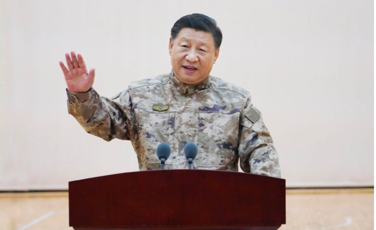 الرئيس الصيني شي جين بزيه العسكري